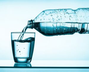 Нужно ли выпивать 2 литра воды в день? Выясняем актуальность данного утверждения